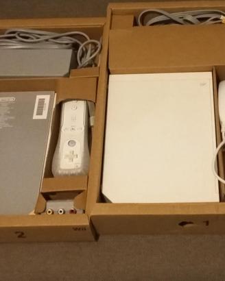 Consolle PS4 e Wii, videogiochi in cd