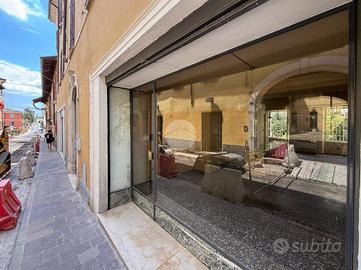 NEGOZIO A CASTIGLIONE DELLE STIVIERE