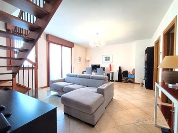 Duplex recente con terrazzo, doppi servizi, garage