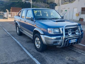 Nissan Navara D22 2.5 TD4x4 Autocarro MOTORE NUOVO