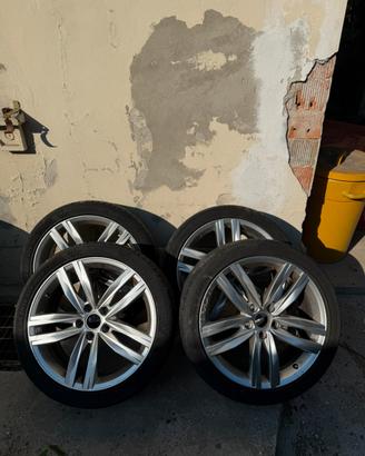 Cerchi e gomme originali Volkswagen R18