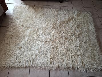 Tappeto in lana bianca a pelo lungo 140 x 190 cm