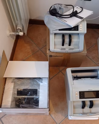 Tre contabanconote Safescan 2210 [note counter]