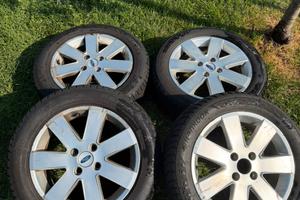 4 GOMME INVERNALI GIÀ MONTATE SUI CERCHI