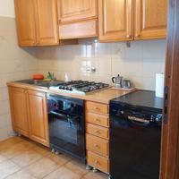 Cucina completa: piano cottura, forno, frigo gelo