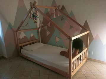 Letto montessoriano a casetta