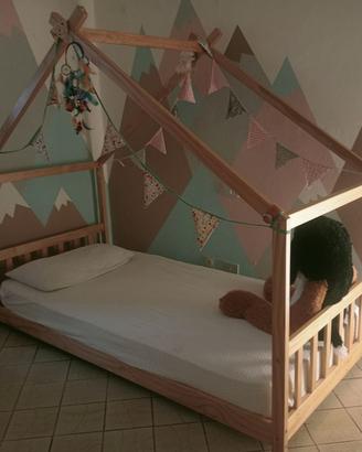 Letto montessoriano a casetta