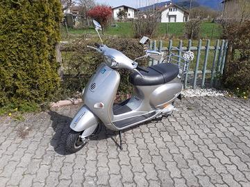 piaggio vespa et4 150