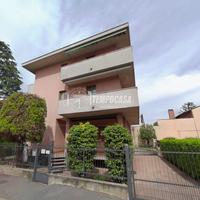 TRE LOCALI SEMI-INDIPENDENTE CON BOX !!!