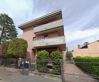 TRE LOCALI SEMI-INDIPENDENTE CON BOX !!!