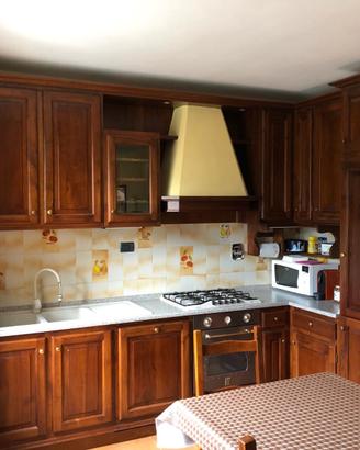 CUCINA IN LEGNO MASSELLO DI NOCE NAZIONALE