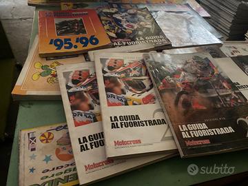 Sette scatole di giocattoli per bambini