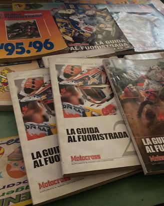 Sette scatole di giocattoli per bambini