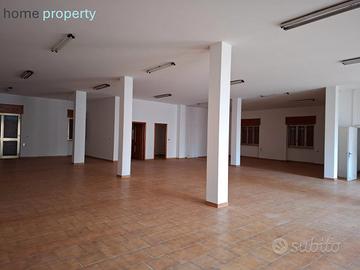 Locale commerciale nel centro di Taurisano