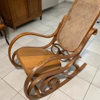 sedia a dondolo in legno 