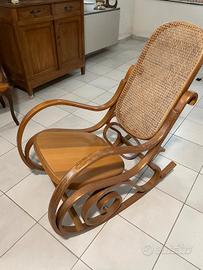 sedia a dondolo in legno 