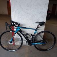 E-bike donna CBT telaio in carbonio cambio Shimano