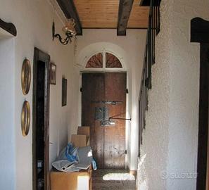 Casa d'epoca con giardino