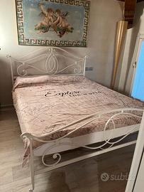 Letto matrimoniale in ferro battuto