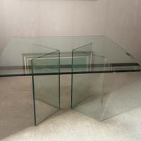 Elegante tavolo di cristallo