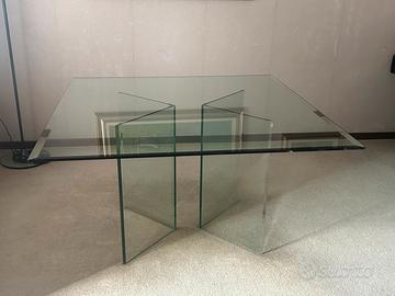 Elegante tavolo di cristallo