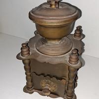 Macinacaffè Antico in Ottone/Bronzo - Stile Barocc