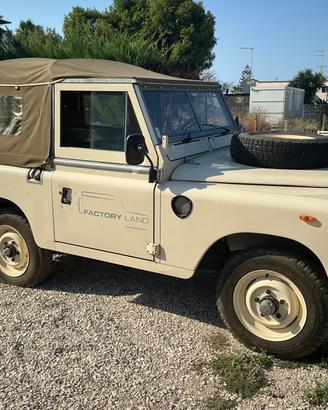 LAND ROVER DEFENDER EPOCA ASI-1975 RESTAURATA TOTA