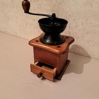 Vecchio macina caffè