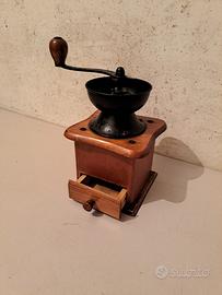 Vecchio macina caffè