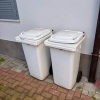 bidoni sporco bianchi con ruote