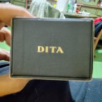 Dita occhiali da sole