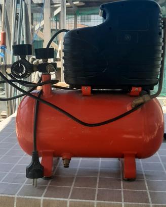 Compressore Black & Decker Silenzioso 6L - Senza O