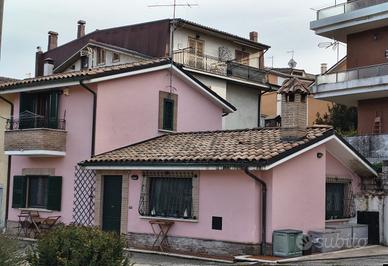 TAGLIACOZZO-Casa indipendente su 2 livelli 