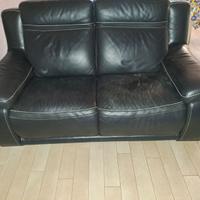 Divano in pelle a due posti