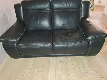 Divano in pelle a due posti