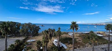 Via Tindaro La Rosa, appartamento fronte mare