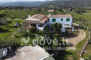 Villa di 300 m² con 4 locali e posto auto a Olbia