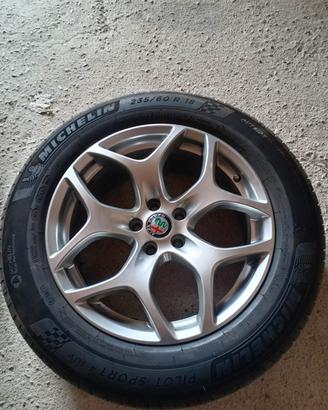 cerchi più gomme Alfa Romeo Stelvio da 18"