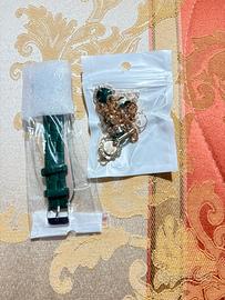 Orologio e braccialetto e collana