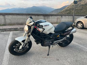 Ducati monster 696+