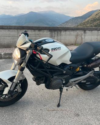 Ducati monster 696+