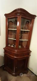Angoliera classica in legno con vetrina
