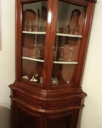 Angoliera classica in legno con vetrina
