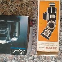 macchina fotografica con flash removibile e custod