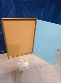 Bacheca espositiva con chiavi