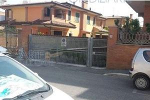 Torvajanica rumenia magazzino garage 60 mq