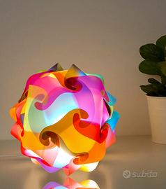 Lampada da tavolo colorata