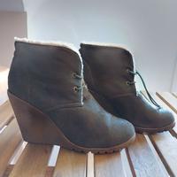 Scarponcino donna in pelle scamosciata con zeppa