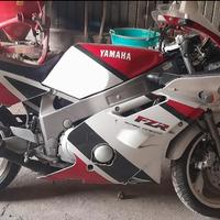 Yamaha FZR600