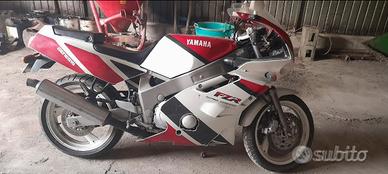 Yamaha FZR600